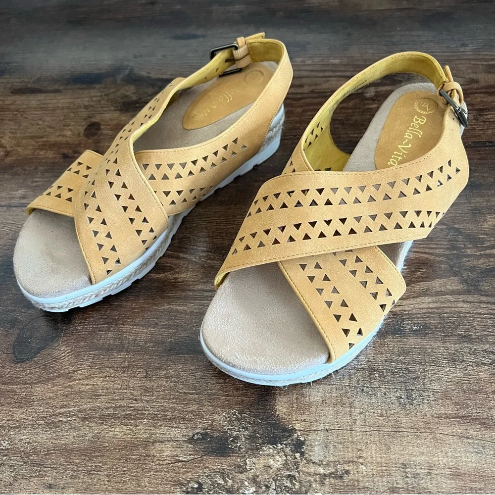 Bella Vita Cosette yellow‎ suede cut out peep toe wedge heel sandal women's 7.5